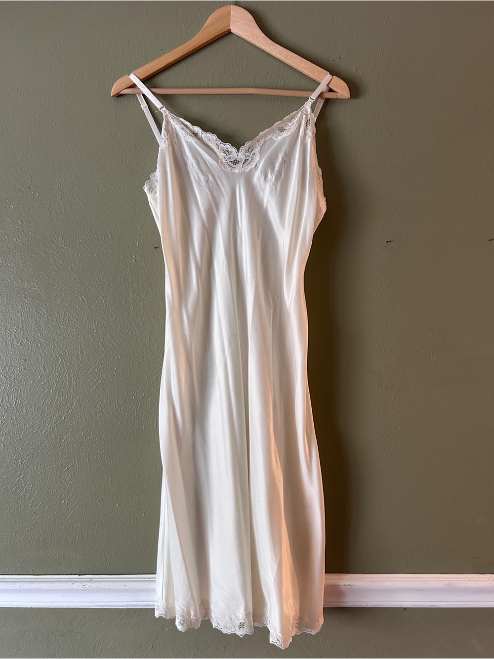 Vintage Barbizon Classic Ivory Embroidered Lace-Trim Slip Dress Chemise